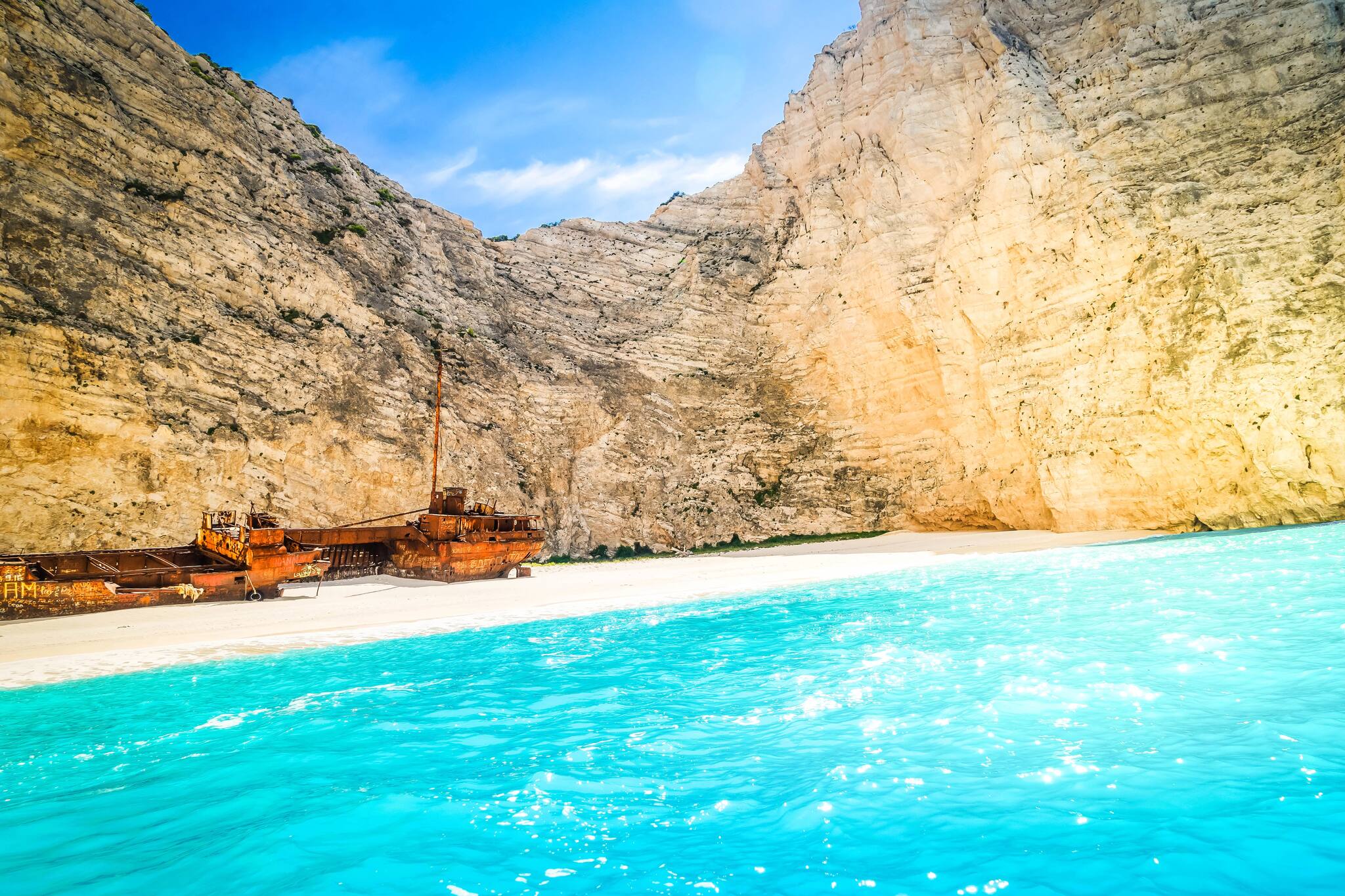beliebter-strand-auf-griechischer-insel-ist-im-sommer-2026-gesperrt