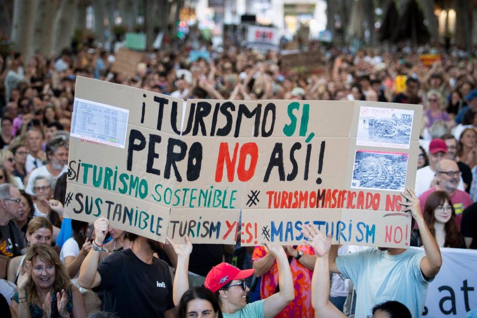 Anti-tourism protesters threaten to collapse British holiday hotspot ...