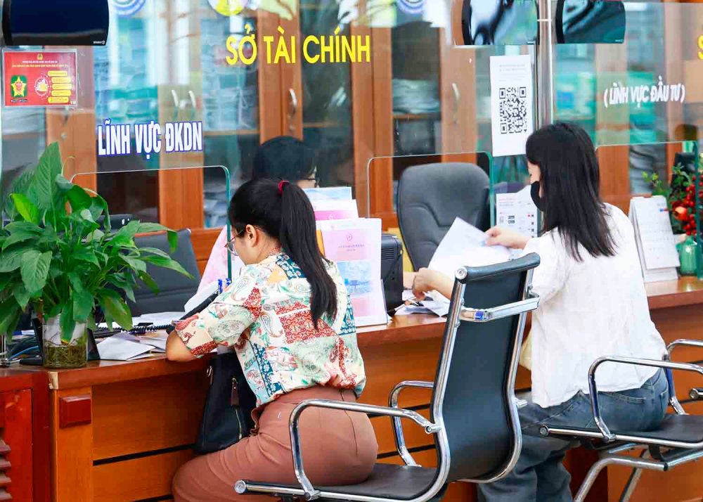 Lộ trình tinh giản biên chế cán bộ, công chức tại nhiều địa phương