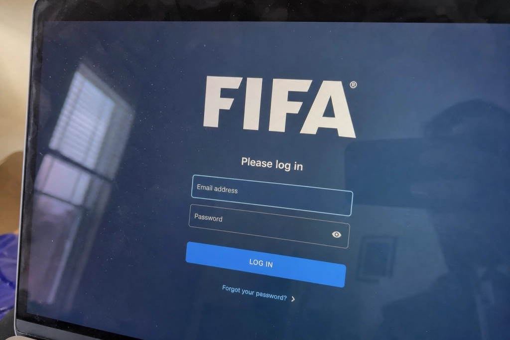 FBI advarer to dage før VM-start: Tusindvis af falske FIFA-sider er ...