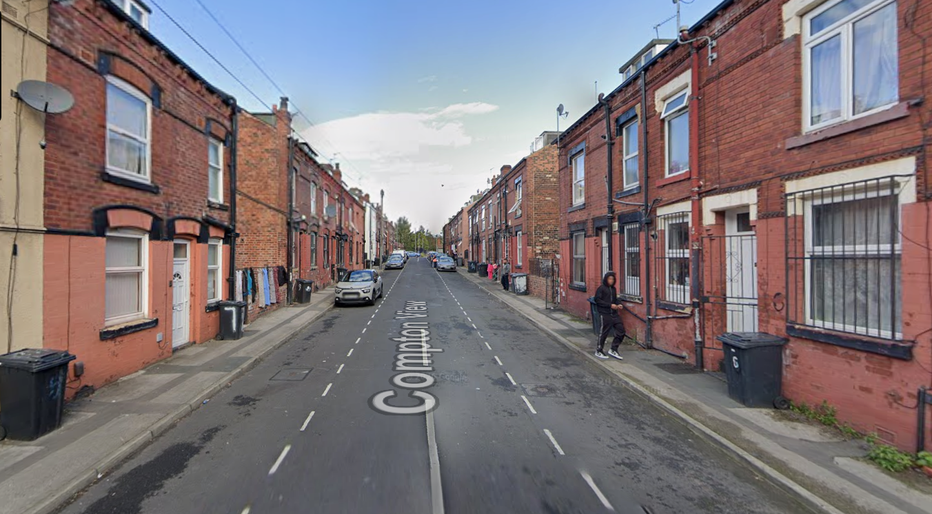 Armed police respond to 'fight with weapons' on Leeds street as arrests ...