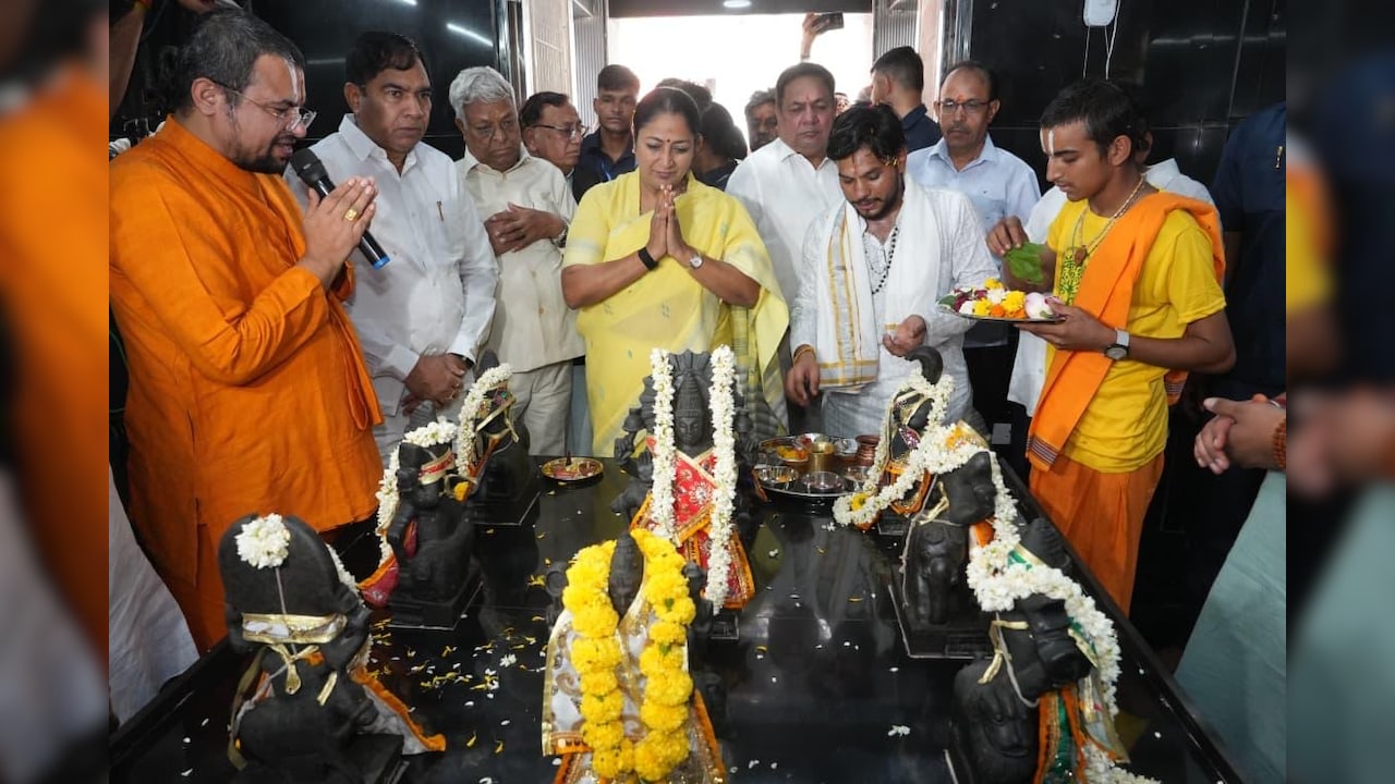 BJP marks PM Modi's record 12-year tenure with pujas, aartis across Delhi