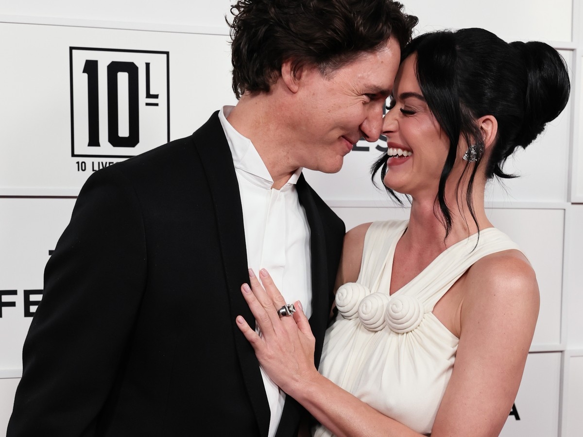 Katy Perry and Justin Trudeau debate cats and rats in viral video