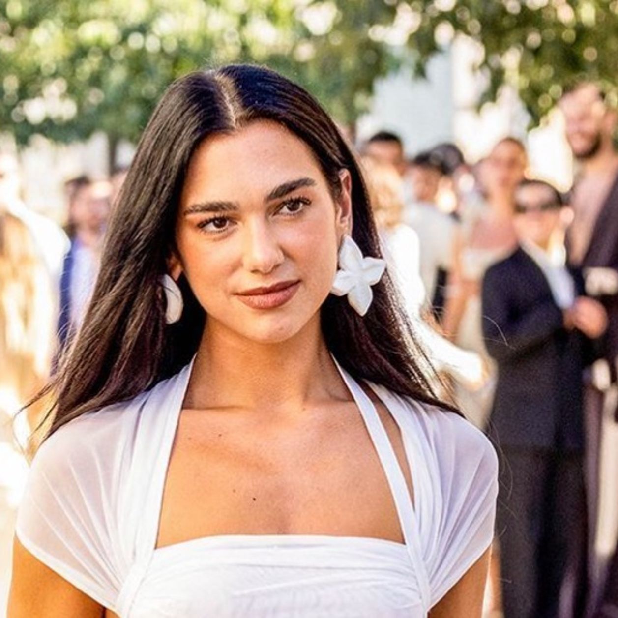 dua-lipa-l-ustensile-de-cuisine-fran-ais-que-la-chanteuse-a-offert