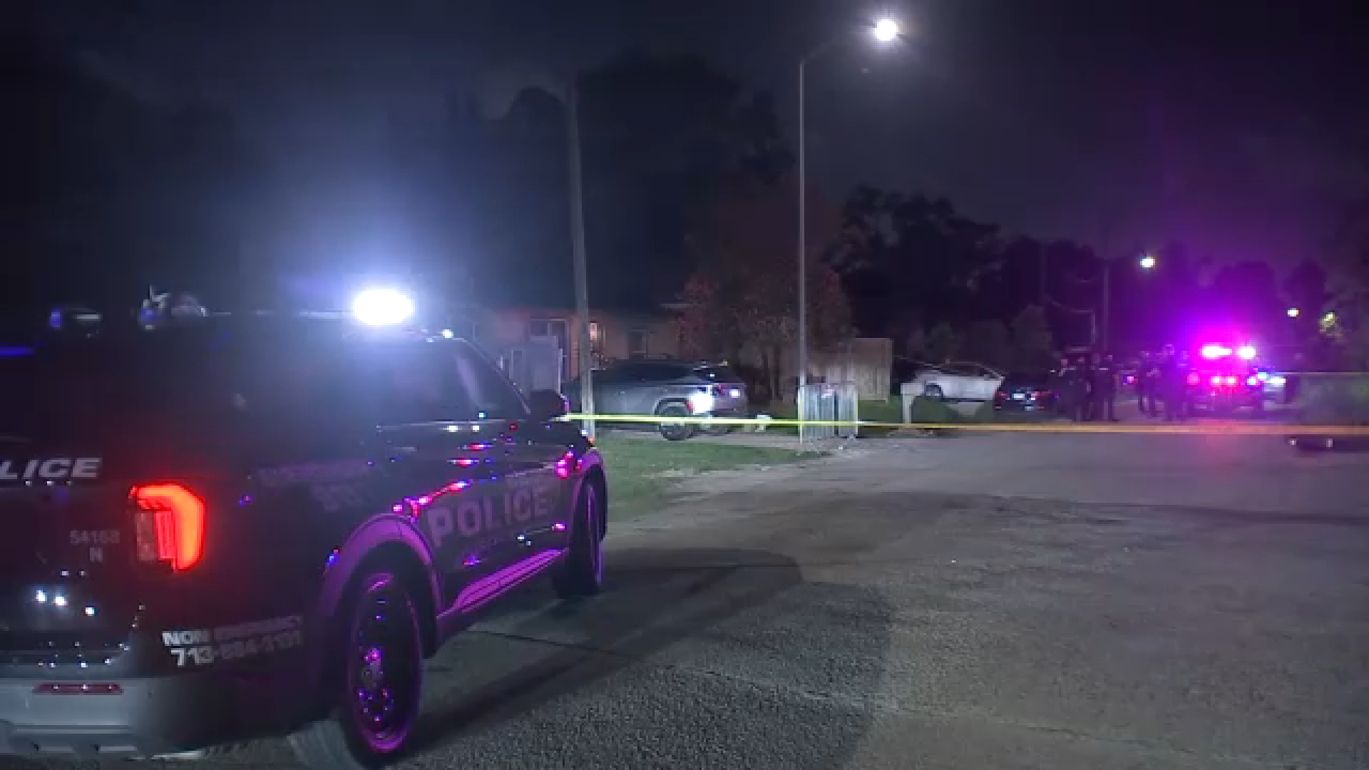 Drive-by shooting suspects on the run after 2 shot, 1 pistol-whipped in ...