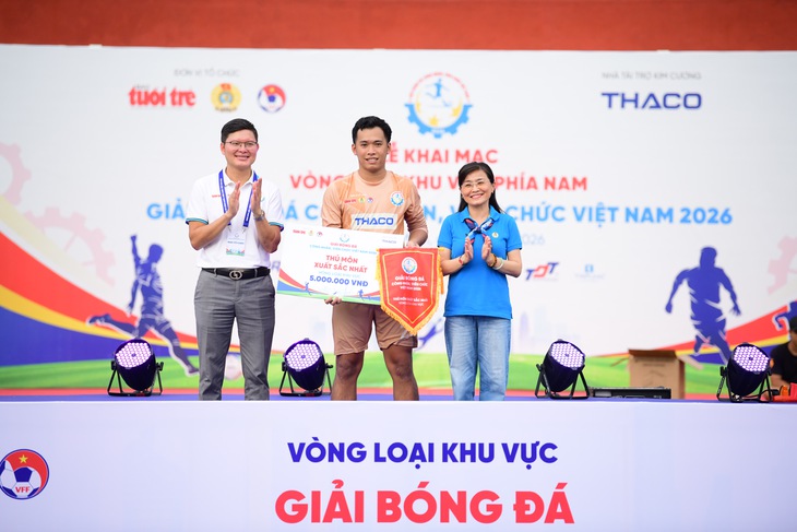 Từ nhân viên điều phối vận tải đến thủ môn xuất sắc nhất Giải bóng đá công nhân, viên chức Việt Nam