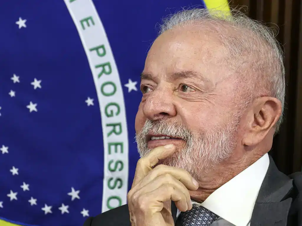 Lula bloqueia ações contra PCC e causa revolta no exército