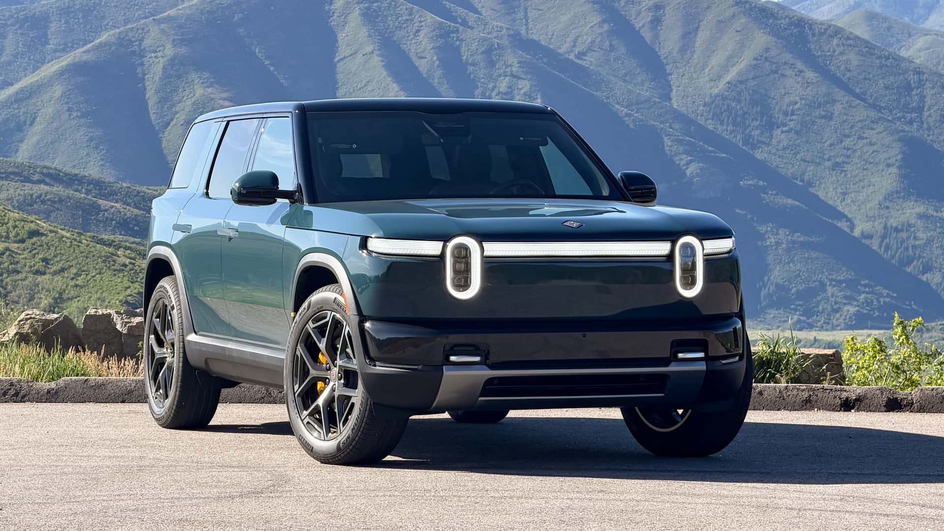 The Rivian R2 is now shipping with a rare accessory the competition ...