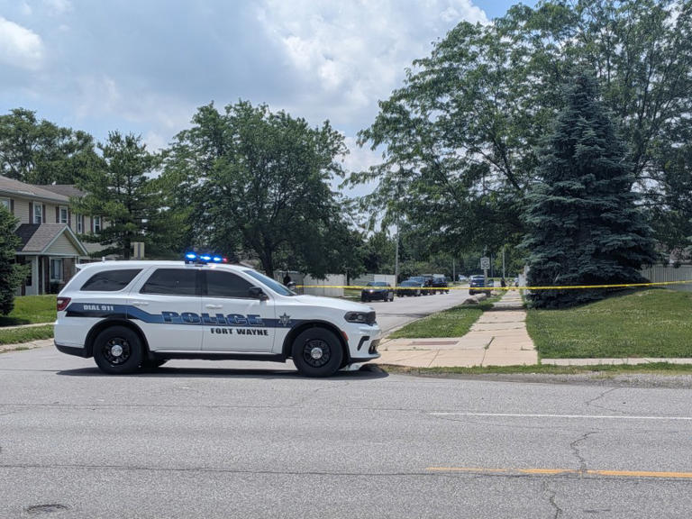 Police cordon off part of Fort Wayne apartment complex in attempt to ...