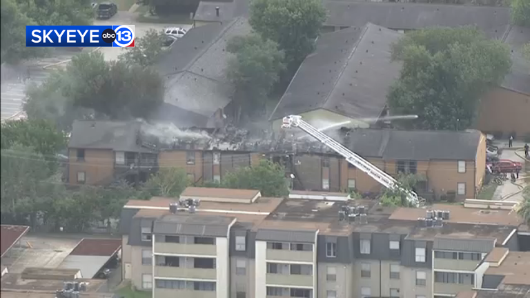 Firefighters respond to apartment fire near South Loop, Houston Fire ...