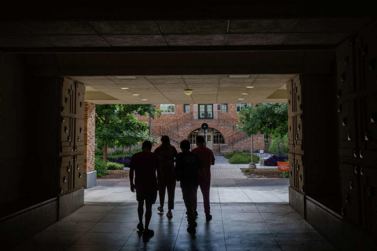 'Love on the Spectrum' inspires a dating class at UT for students with ...