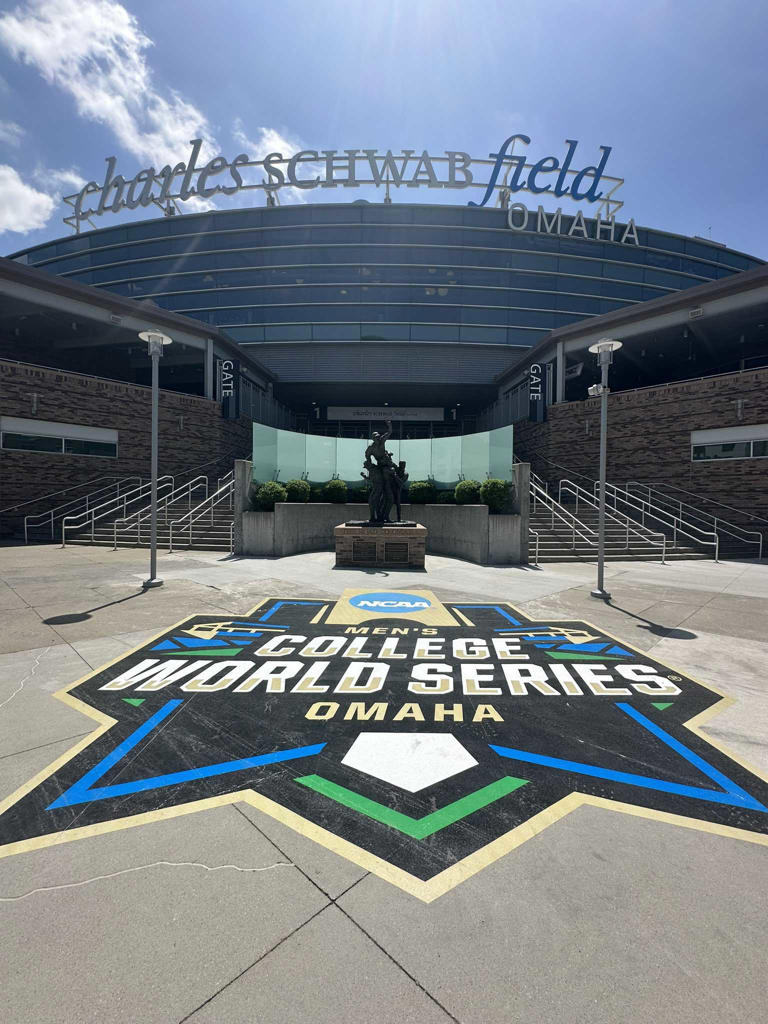 Teams begin arriving in Omaha for the College World Series