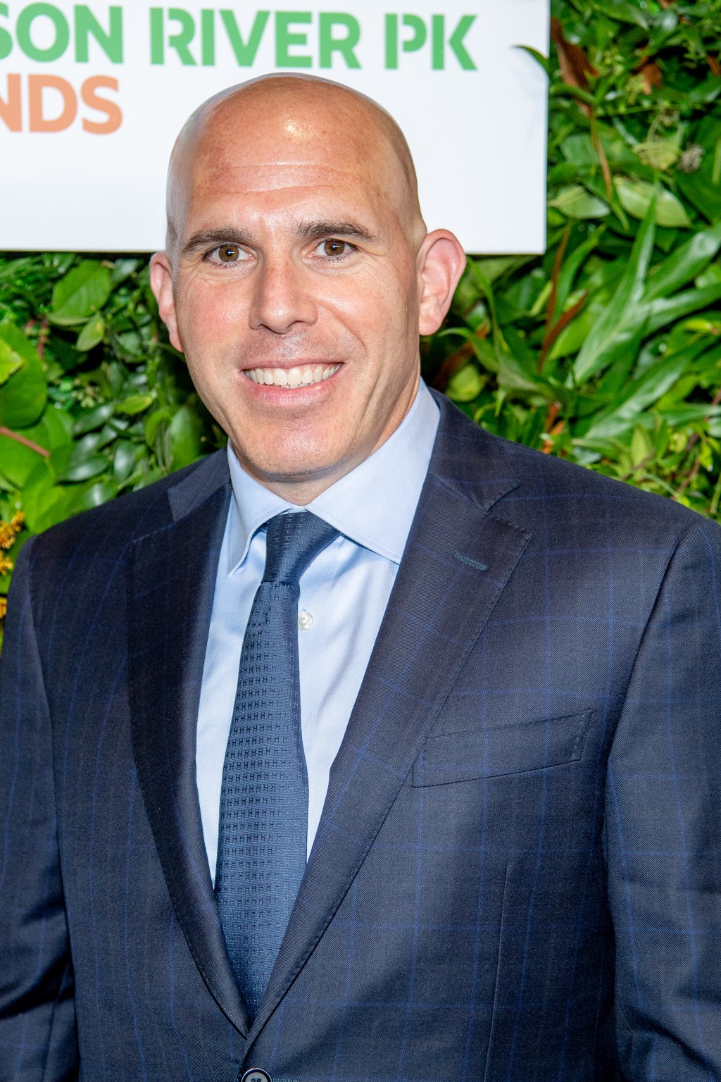 Famed NYC office building seeks a $670M sale — after last trading hands ...