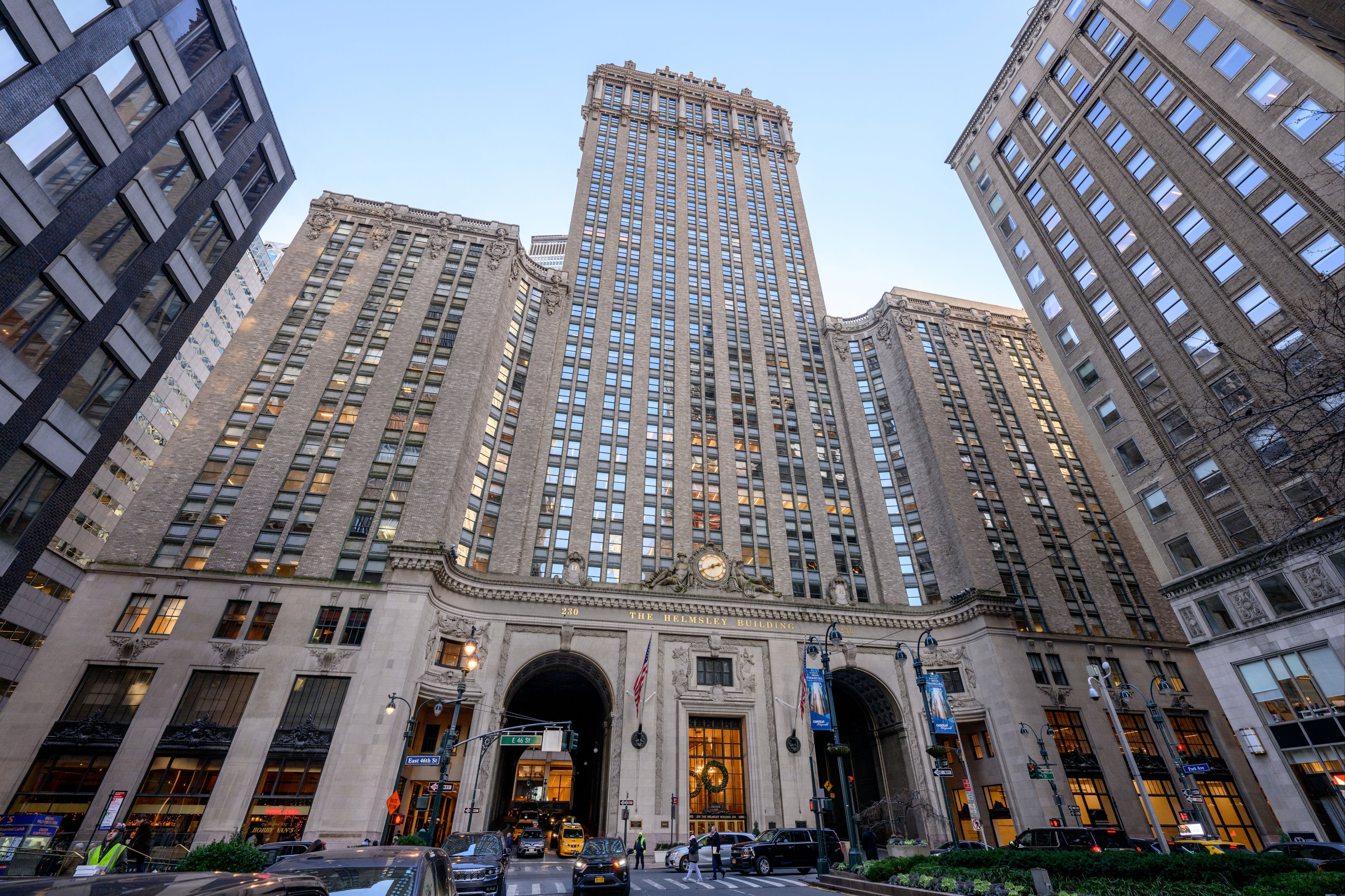 Famed NYC office building seeks a $670M sale — after last trading hands ...