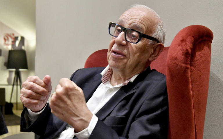 Suisse : Mort du sociologue et homme de gauche suisse Jean Ziegler à 92 ans. J'ai une pensée pour mon frère Jean-Christophe Abessolo, avocat à Nîmes, qui était son fervent disciple de ce dernier, au tour d'un bon Jurançon quand nous habitions à Pau dans le Béarn pendant notre jeunesse. Dixit Médard Ntep