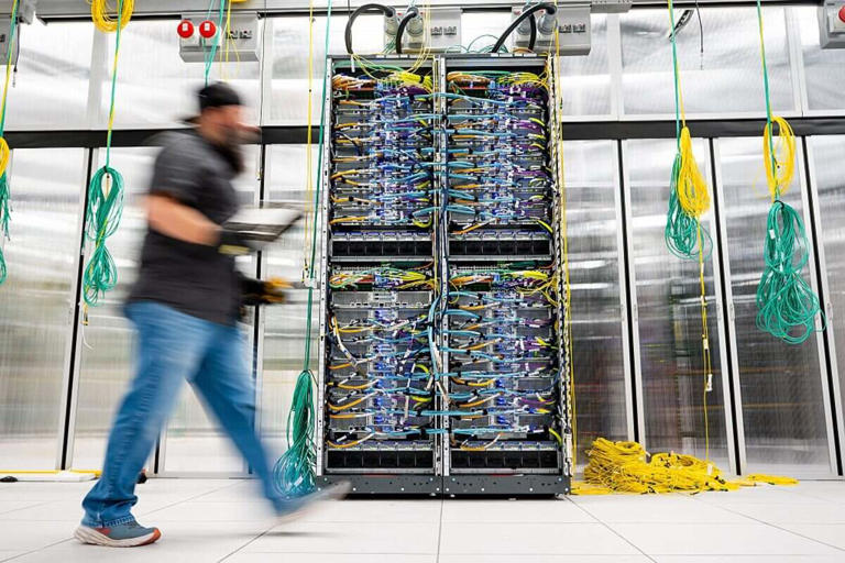 Abbott orders regulators to protect Texans from data center costs