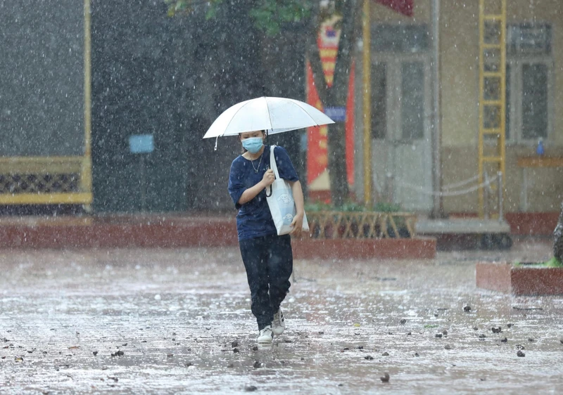 Phụ huynh, sĩ tử lưu ý mưa dông