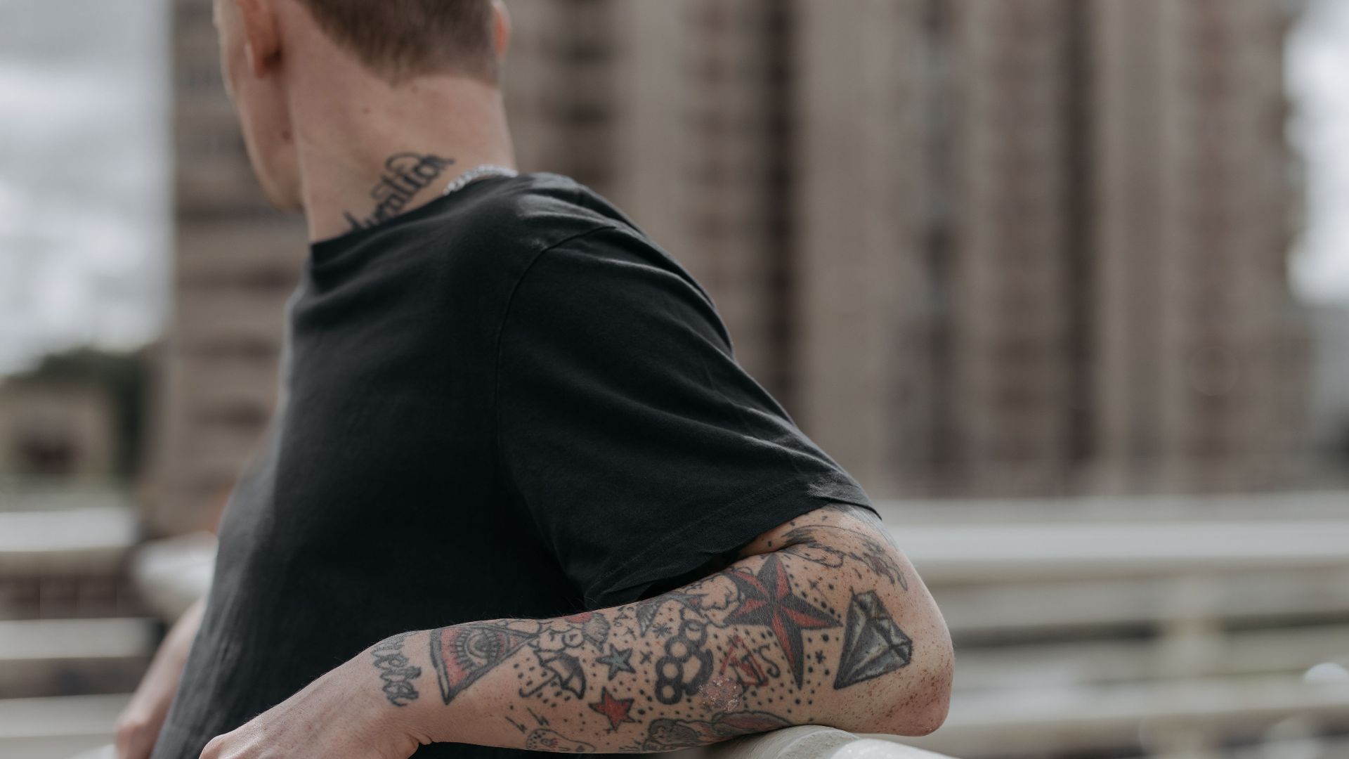 20-tattoos-on-men-that-women-find-secretly-attractive