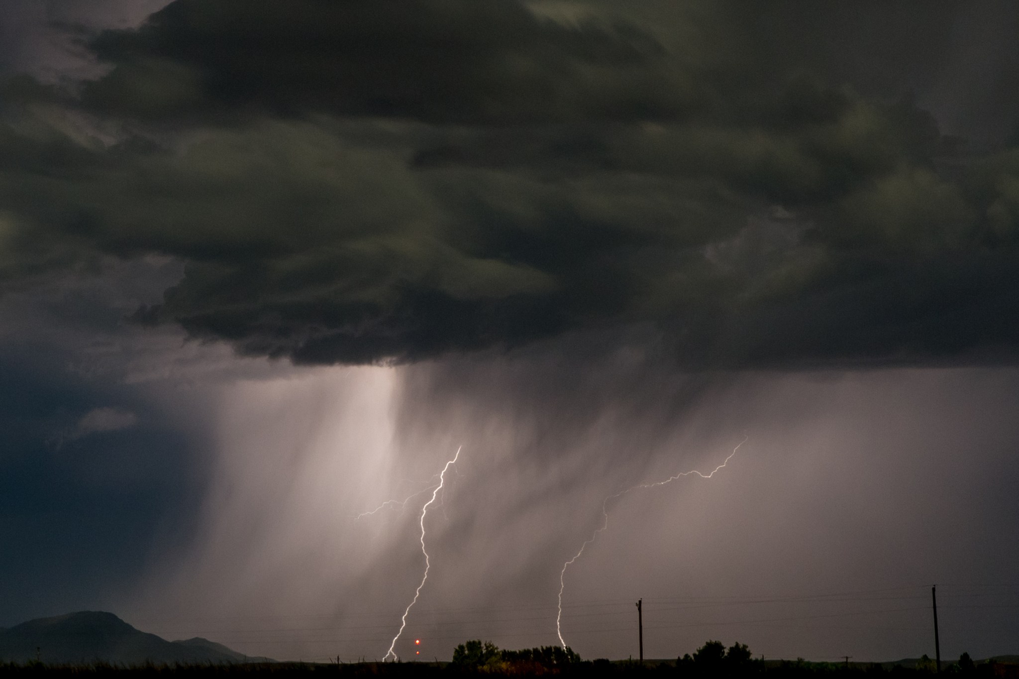 Hundreds of thousands without power after severe thunderstorms