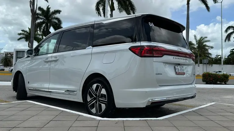 JAC 6 PHEV y Traveler PHEV, primer manejo en México, eficiencia híbrida ...