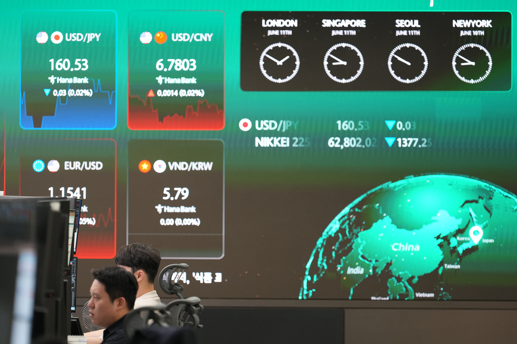 Asian Markets Dip as AI Stocks Tumble on Wall Street, Oil Rises