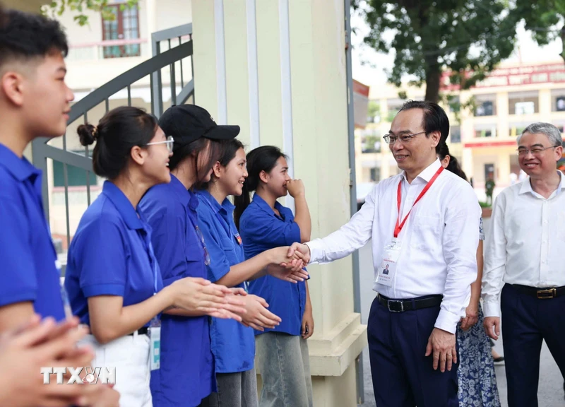 Bộ Giáo dục và Đào tạo kiểm tra công tác thi tốt nghiệp tại Hưng Yên, Cần Thơ