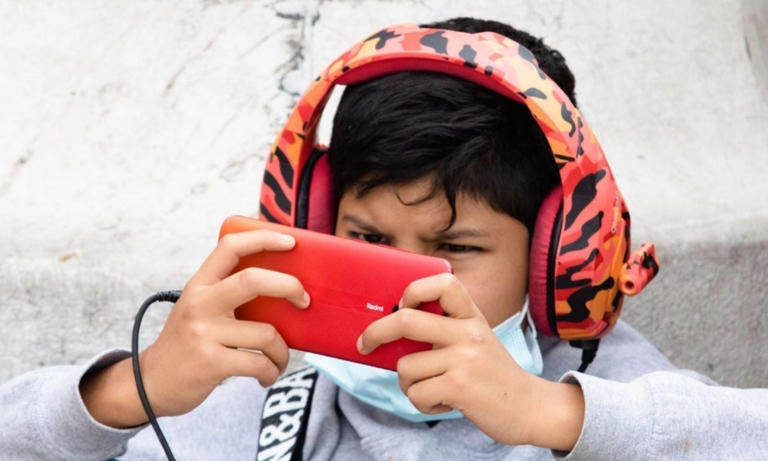 Canadá busca prohibir el uso de redes sociales a menores de 16 años