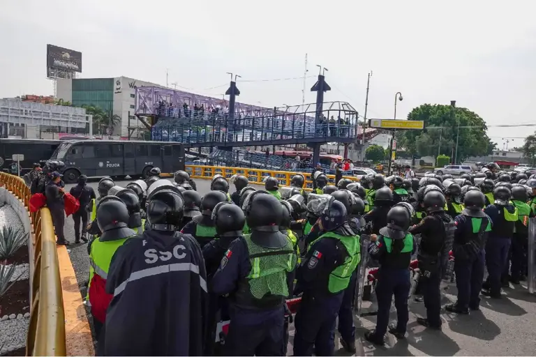 Refuerzan seguridad en el AICM ante posible protesta de la CNTE; mesa ...