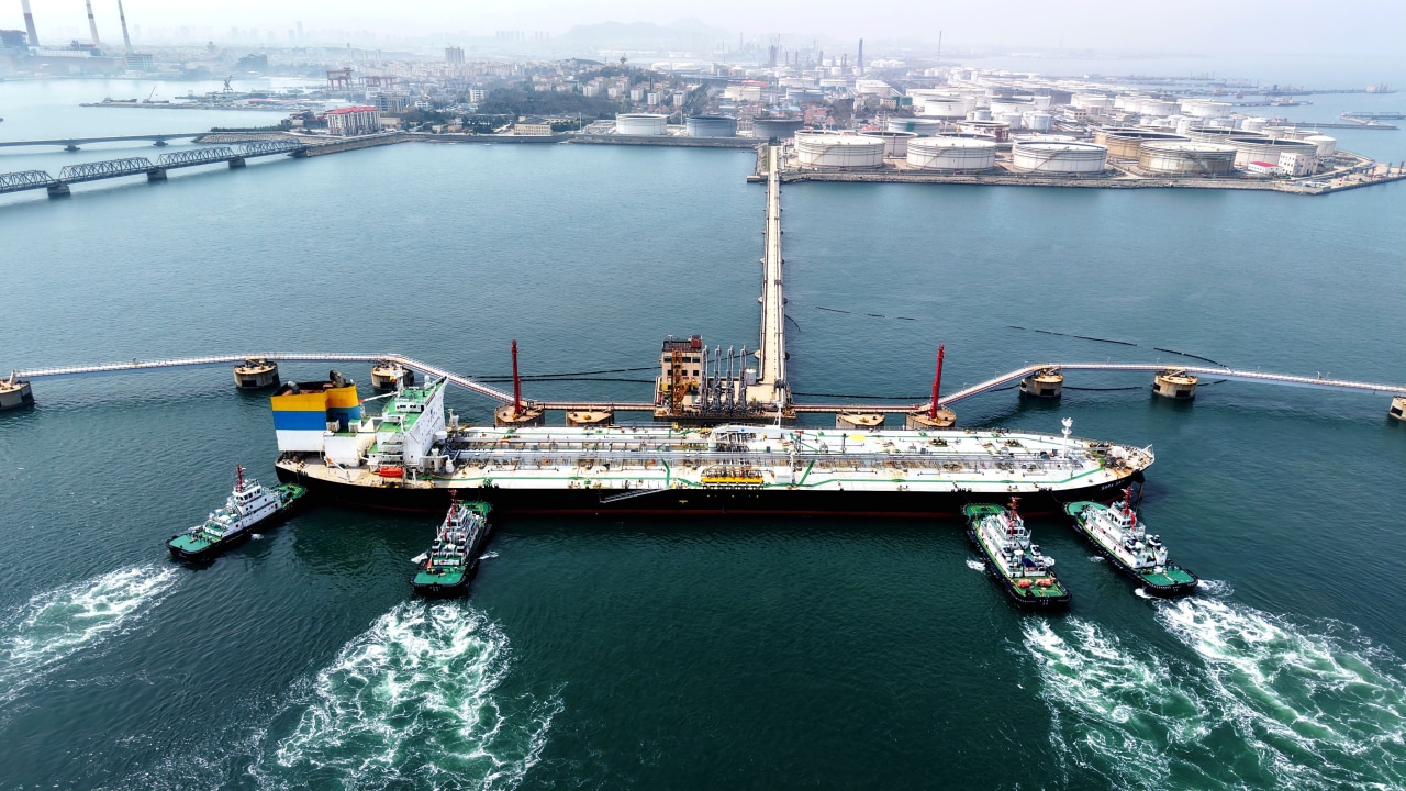 China Reduces Oil Imports, Bolstering Global Economy