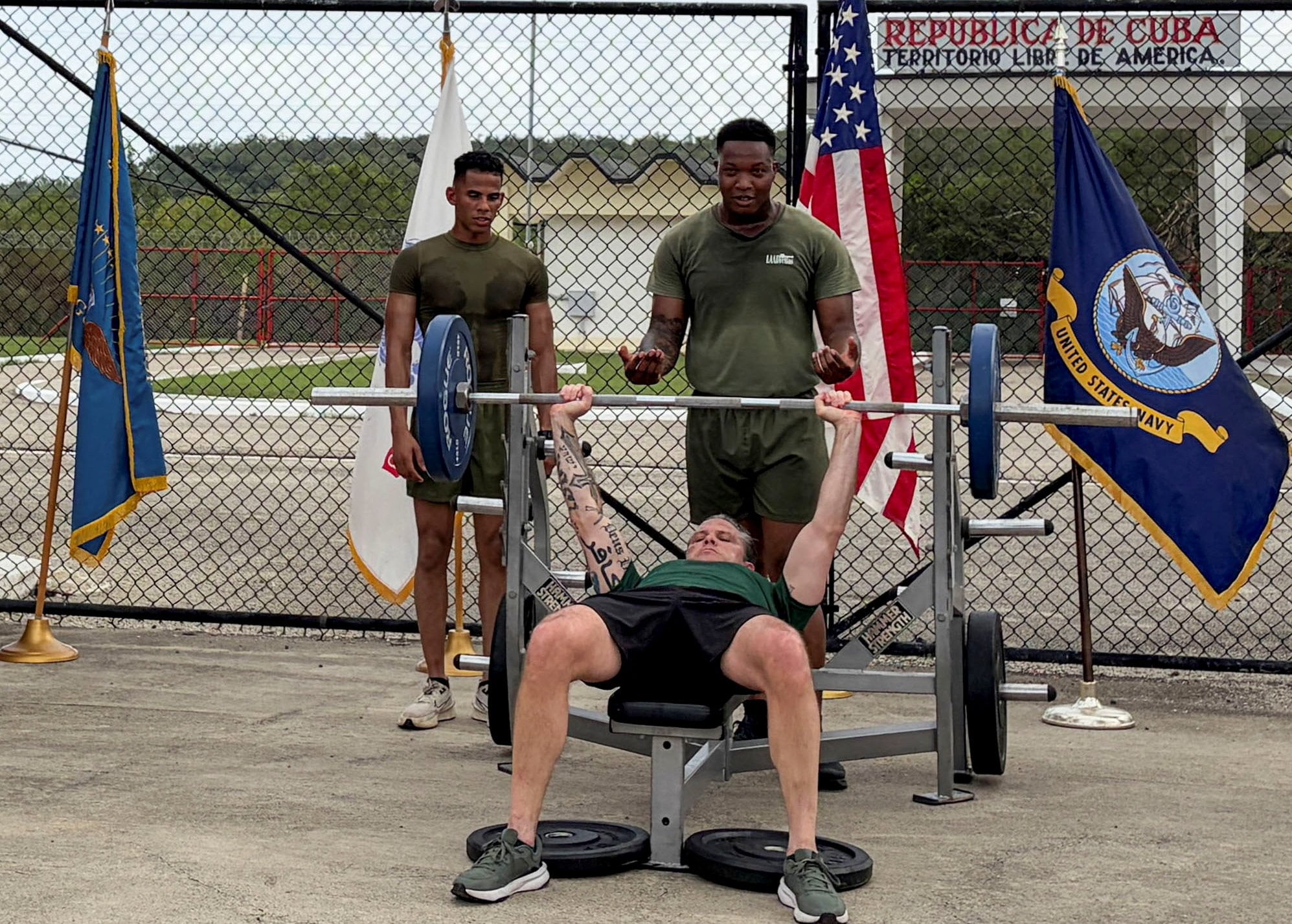 Hegseth tried to show off his strength at the U.S. Navy base in Guantánamo Bay on Wednesday. / Phil Stewart / REUTERS