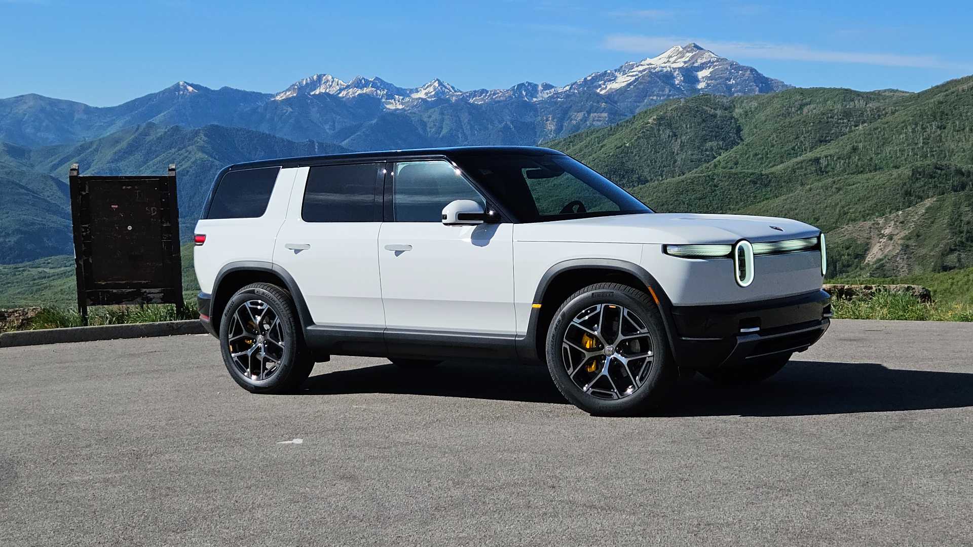 2027-rivian-r2-utah-peaks