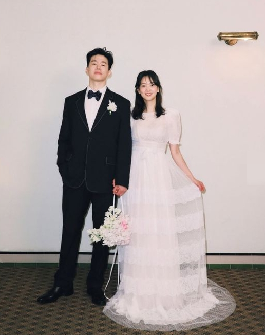 '참교육' 김무열, 글로벌 인기에 ♥윤승아도 SNS …