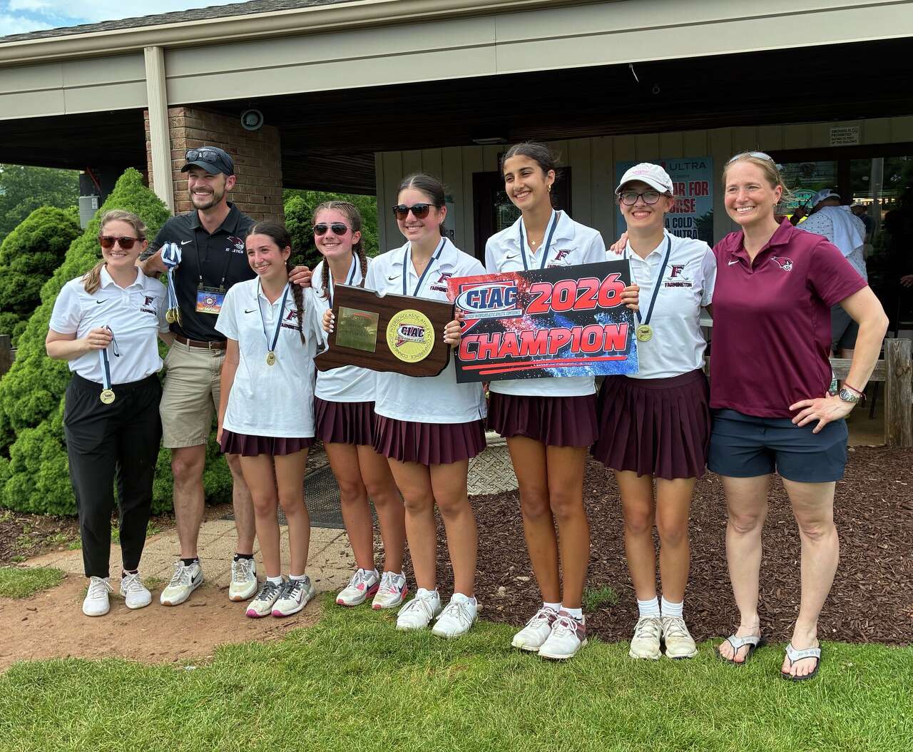 Farmington girls golf holds off Darien for CIAC Division I crown. New ...