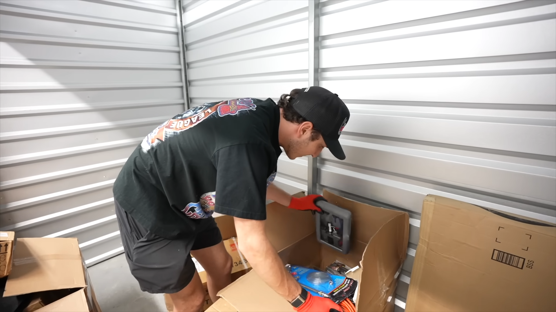 He bought a blind abandoned storage unit and uncovered bizarre items