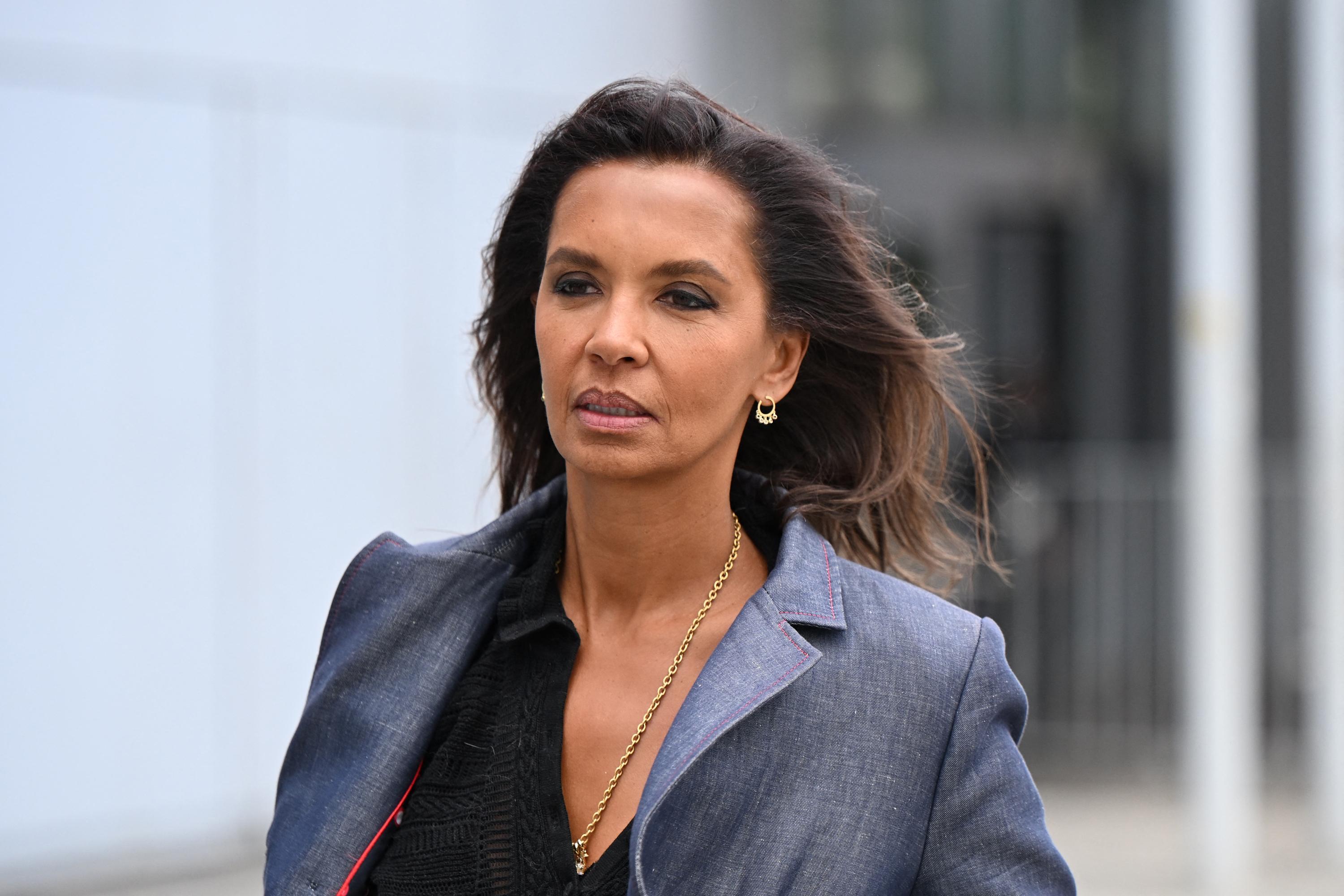 a-suffit-vous-tes-lourd-karine-le-marchand-harcel-e-par-un
