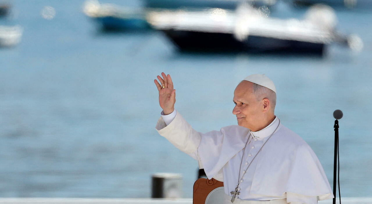 Papa Leone dalle Canarie tuona contro l'Europa: «Parla di diritti umani ...