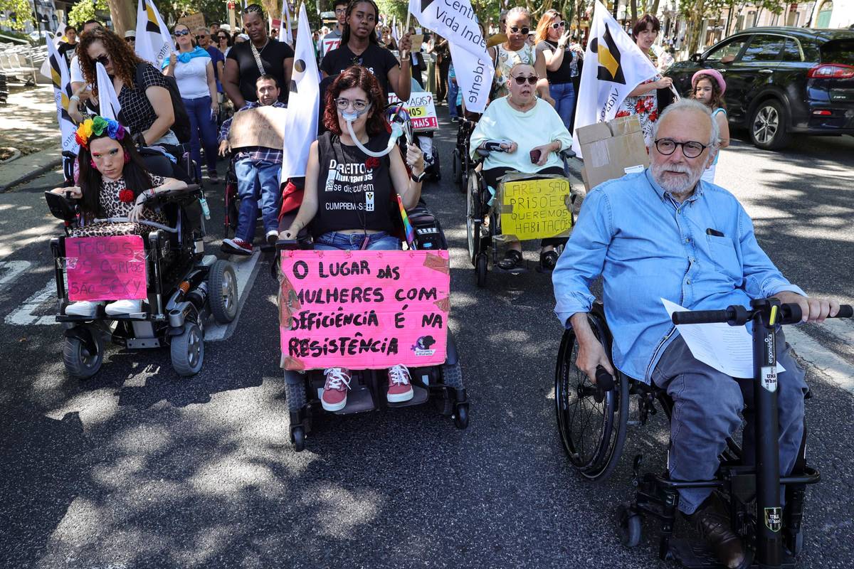 Igualdade e não caridade! Pessoas com deficiência marcham por direitos