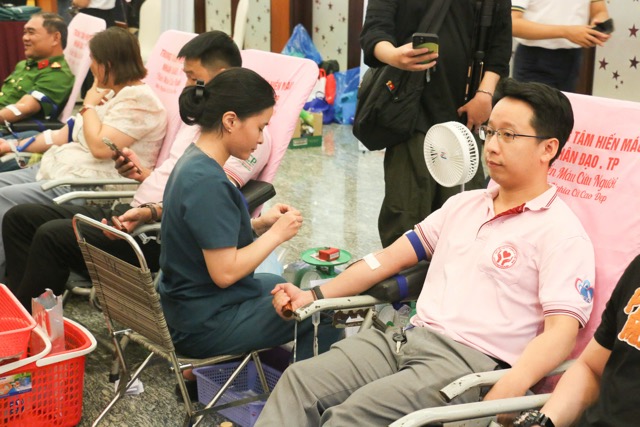 Mỗi giọt máu cho đi, một cuộc đời ở lại