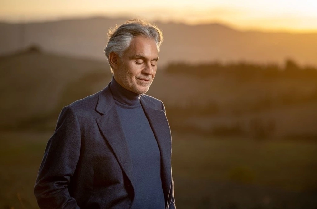 Danh ca mù Andrea Bocelli hát cổ vũ World Cup