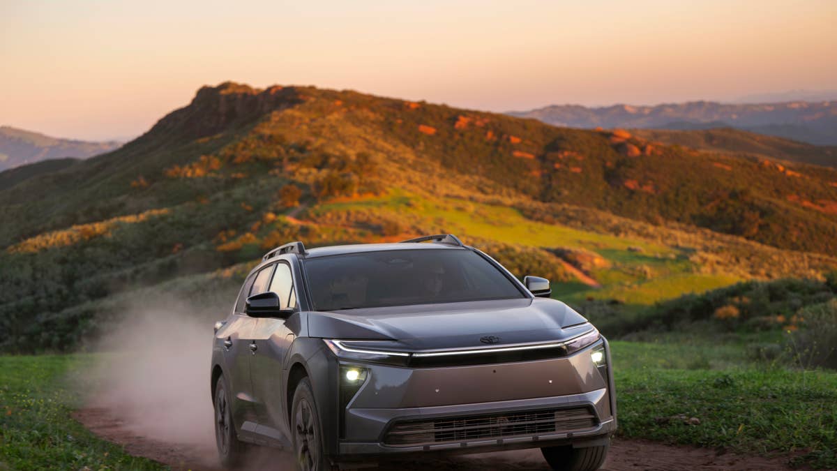 2026_toyota_bz_woodland_premium_bronze_050