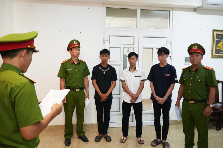 Khởi tố nhóm thiếu niên tụ tập chạy xe tốc độ cao, bốc đầu trên quốc lộ