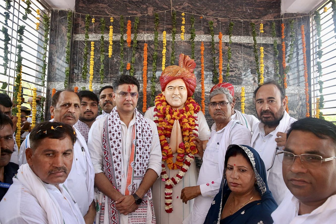 Sachin Pilot pays tribute to father Rajesh Pilot, signals ...
