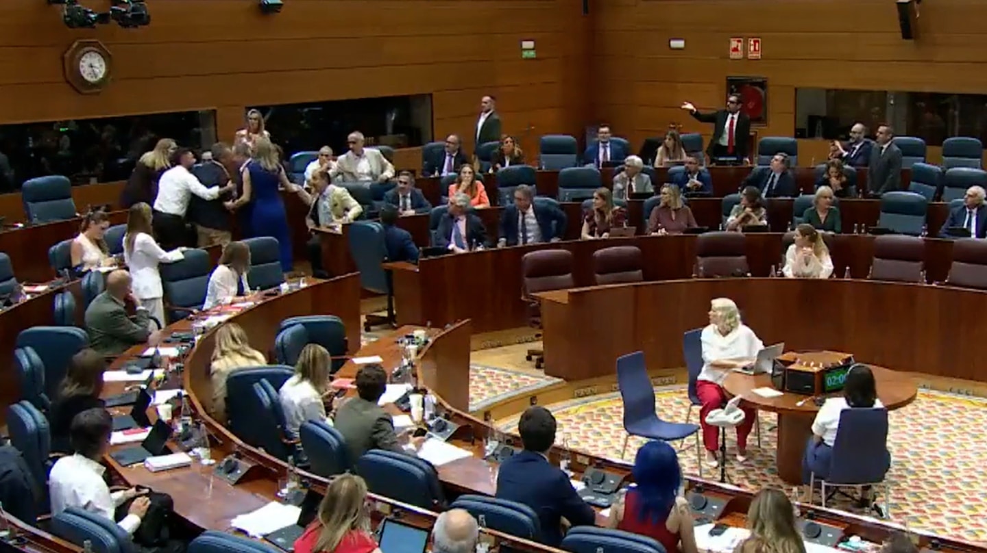 Expulsado un diputado del PSOE tras encararse con uno del PP en la ...