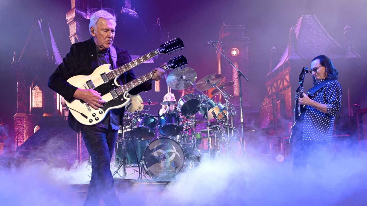 Rush Plays 2112 in Full for 1st Time in 3 Decades – Watch Now
