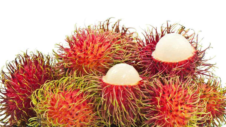 Diferencias entre litchi y rambután: ¿cómo distinguirlos en el mercado?