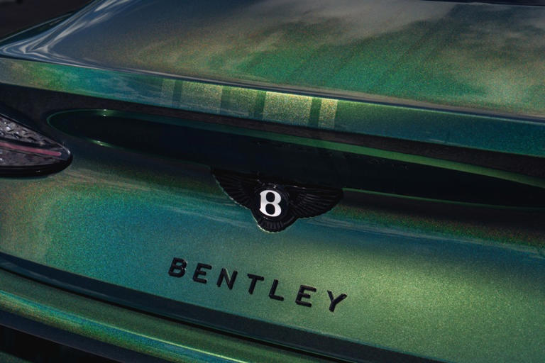 Bentley全新先進的噴漆工坊開始營運，並推出新款Spectraflair塗裝