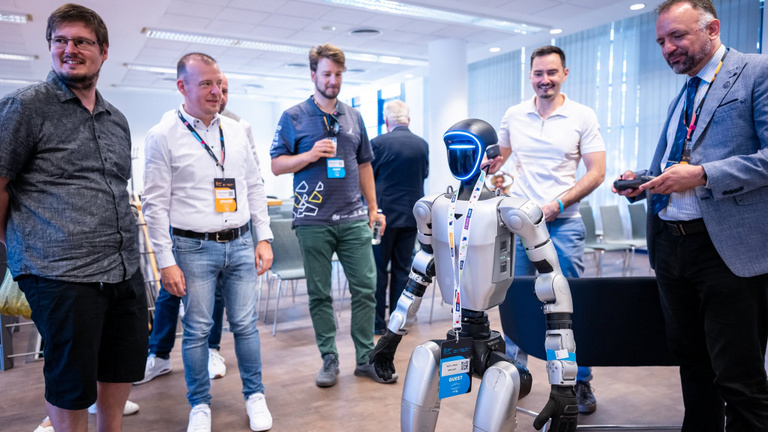 Elveszi a munkánkat a mesterséges intelligencia? A BME robotja váratlan ...