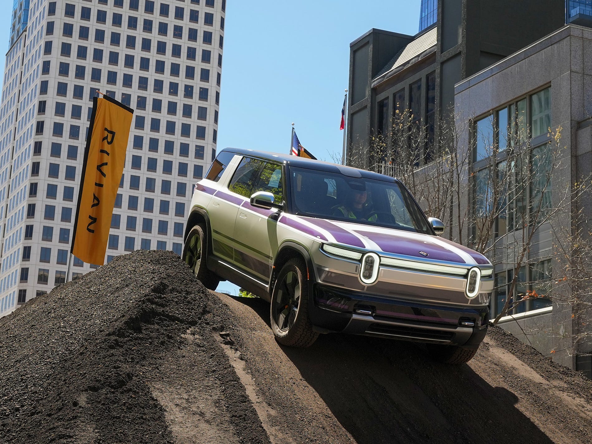 RJ Scaringe said there are 2 big reasons Rivian's new R2 doesn't look ...