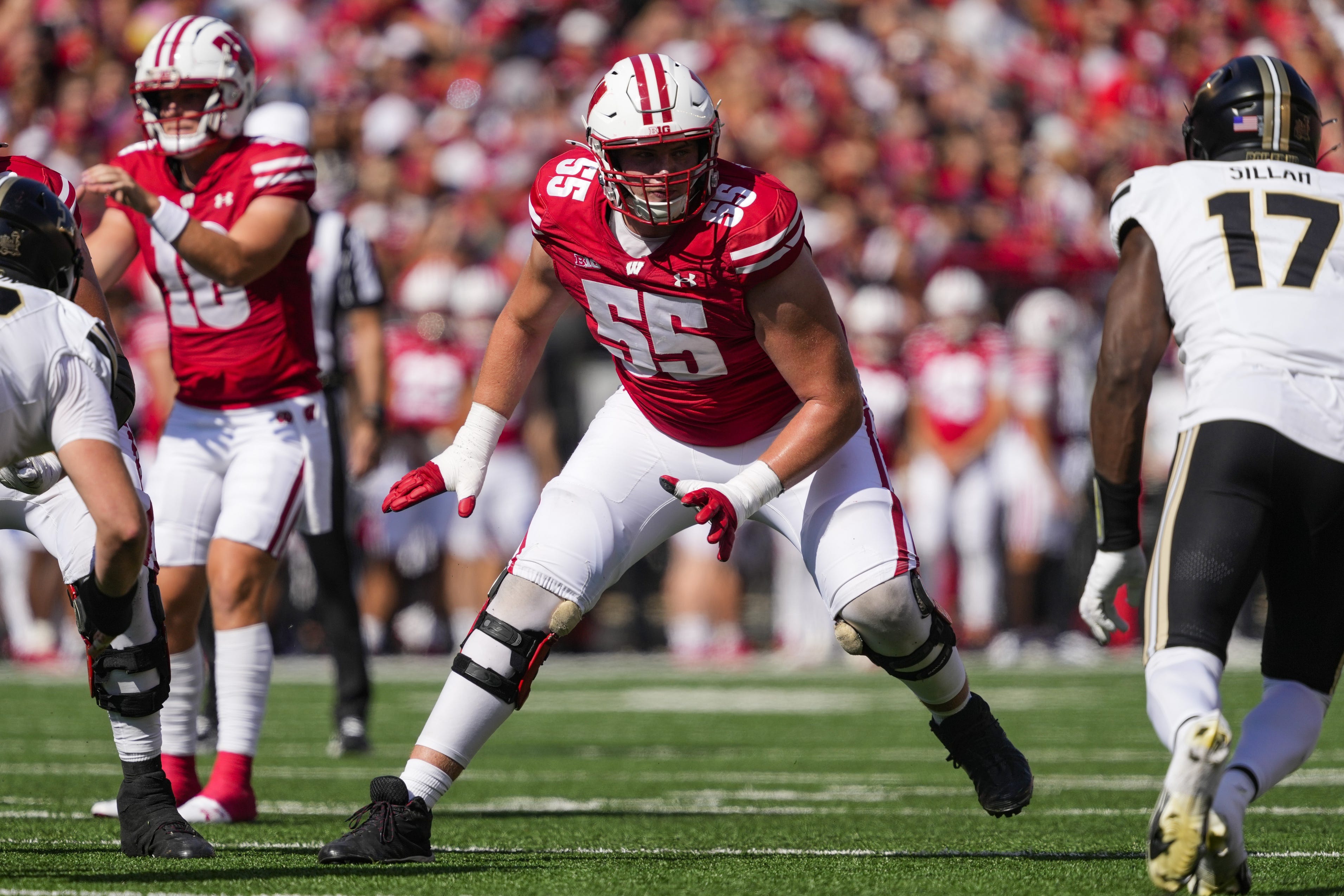 CBS Sports names surprising Wisconsin football breakout player in 2026