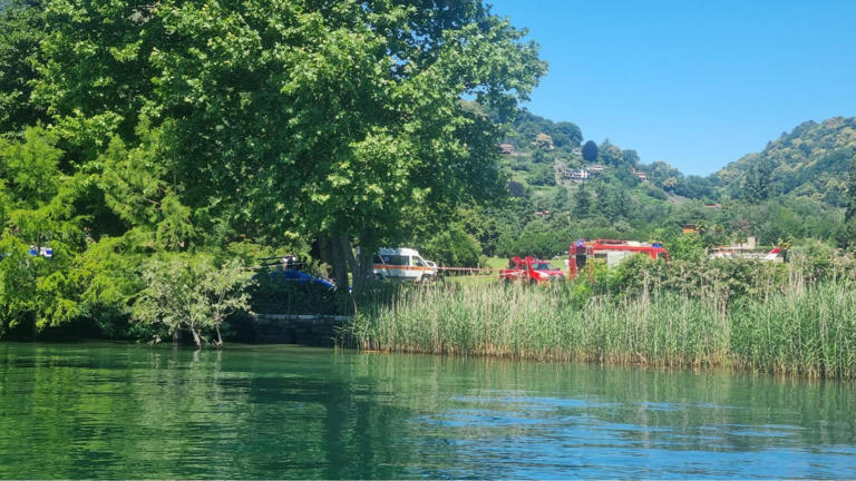 Novara: elicottero precipita sul Lago Maggiore, un morto e tre feriti